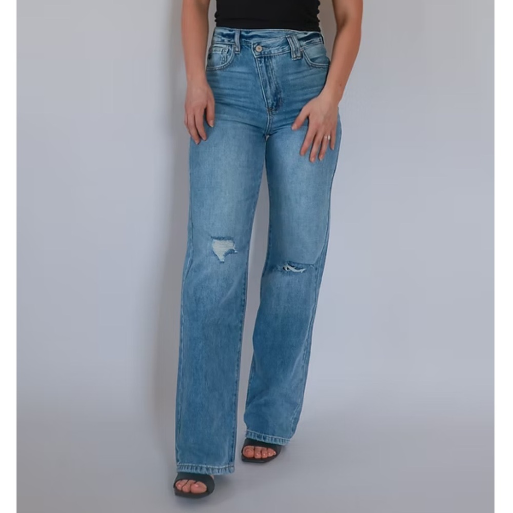 NWT KanCan High Rise 90s Criss Cross Straight Jean